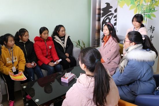 广西师范大学研究生支教团开展“倾听一朵花开”关爱青春期留守女生心理健康系列活动