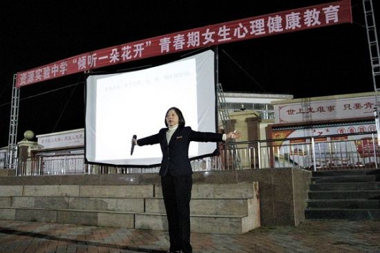 广西师范大学研究生支教团开展“倾听一朵花开”关爱青春期留守女生心理健康系列活动