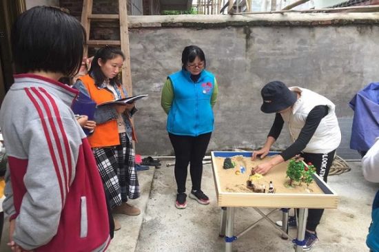 广西师范大学青年志愿者协会文学院/新闻与传播学院分会举办“小小信纸意绵长，漂洋过海诉衷肠”之信件漂流活动