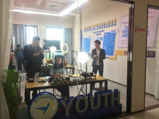 团市委助力京东云（北海）直播基地建设