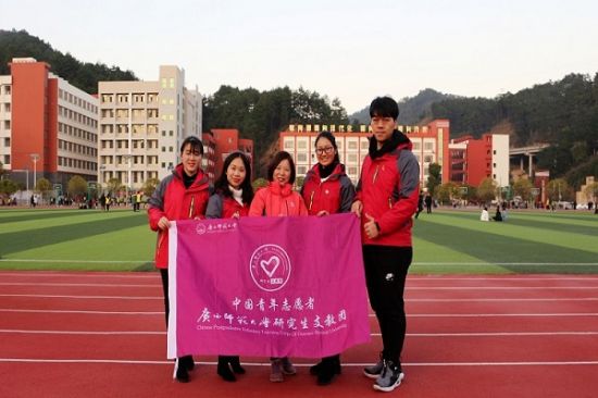 广西师范大学曾云莺副教授赴资源实验中学开展“倾听一朵花开”主题青春期女生心理健康专题讲座