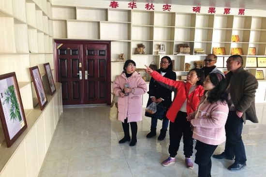 广西师范大学曾云莺副教授赴资源实验中学开展“倾听一朵花开”主题青春期女生心理健康专题讲座