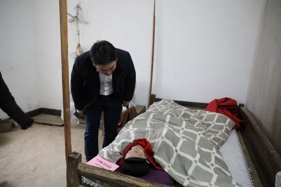 团市委赴那坡县开展2020年迎新春送温暖暨文化卫生科技“三下乡”系列活动