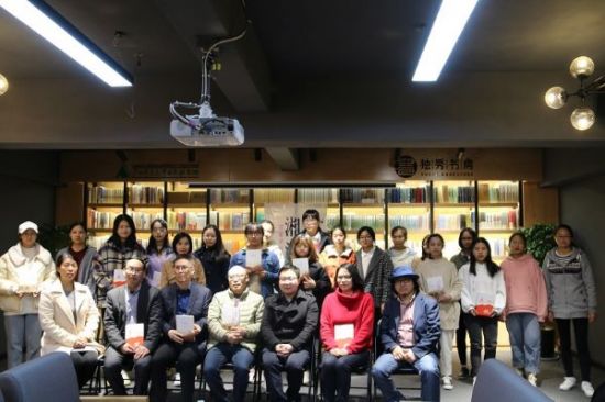 广西师范大学文学院/新闻与传播学院望道读写社举办“湘江红遍”主题读书分享、同作者交流会