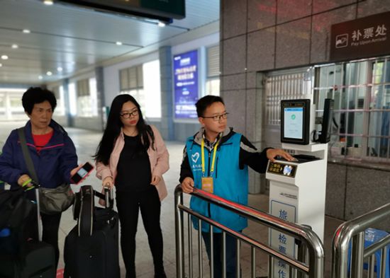 文明北海　网络述年｜“暖冬行动　让温暖一起回家”——北海返乡大学生志愿者服务春运出行