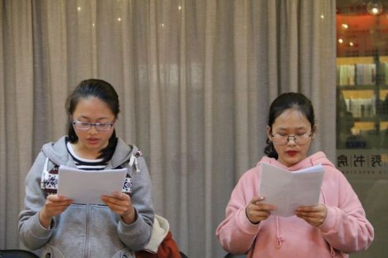 广西师范大学文学院/新闻与传播学院望道读写社举办“湘江红遍”主题读书分享、同作者交流会