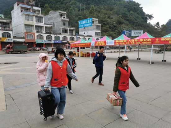 让温暖一起回家|百色团干部开展2020年新春服务青年月系列活动