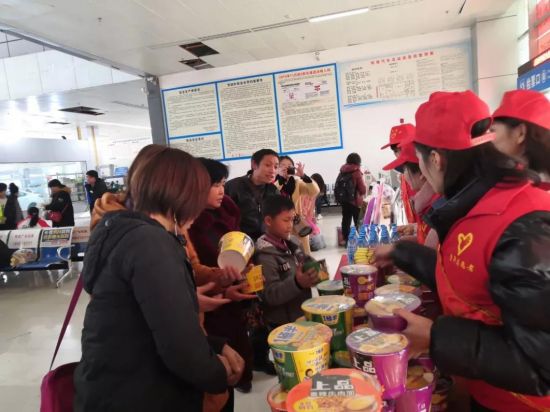 让温暖一起回家|百色团干部开展2020年新春服务青年月系列活动