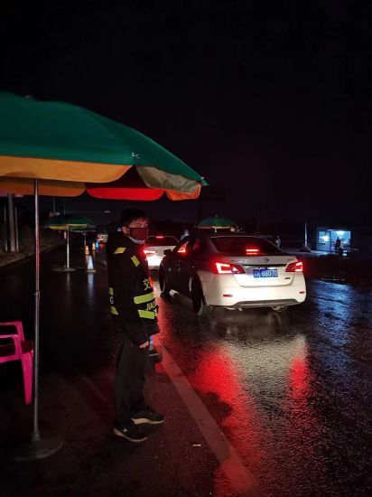 玉州战“疫”青年志愿者，很行！