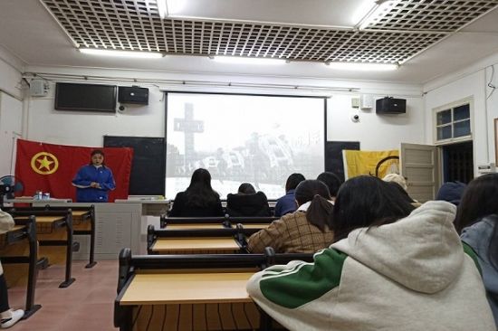 广西师范大学2018级旅游管理团支部开展“纪念南京大屠杀”团日活动