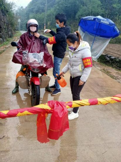 青春的力量！隆安青年志愿者敢于“战”在农村防疫一线