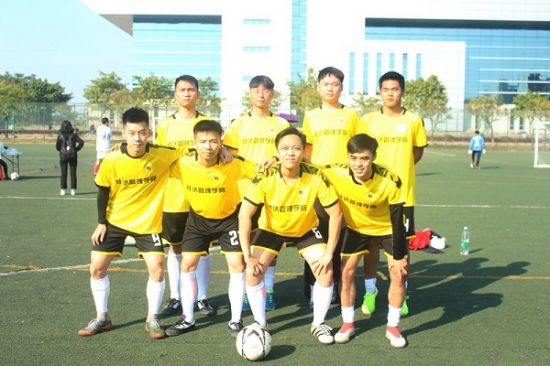 广西师范大学经济管理学院在第十四届男子五人制足球联赛中赢得开门红