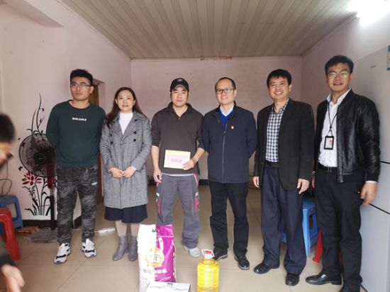 【暖冬行动】关爱“快递小哥”，团一直在行动