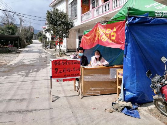 防疫一线显担当，脱贫攻坚守初心