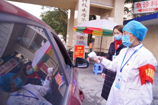 疫情防控，广西科技大学第一附属医院志愿服务队在行动
