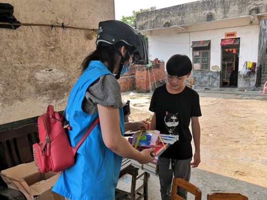 共青团北海市委员会开展“同舟共济　青春偕行”关爱慰问受新冠肺炎疫情直接影响的贫困学子特别行动活动