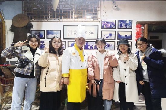 广西师范大学平乐小分队开展“传承非物质文化遗产，助力地方经济发展”主题调研活动