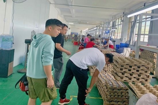 广西师范大学第六届研支团富川分团到基层“扶贫车间” 进行调研学习