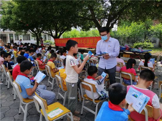 共青团柳江区委员会开展控辍保学、预防溺水志愿服务活动