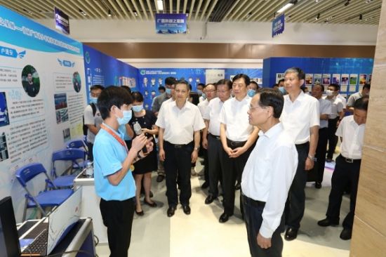 广西师范大学学子荣获首届广西青少年科技创新主席奖