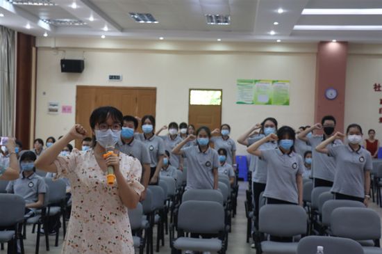 北海市开展“传承五四精神　绽放青春力量”纪念　五四运动101周年主题团日活动暨离队入团仪式