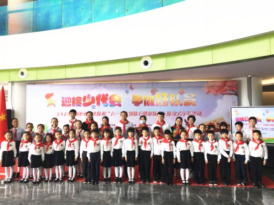 听抗疫故事 培养民族复兴大任的时代新人