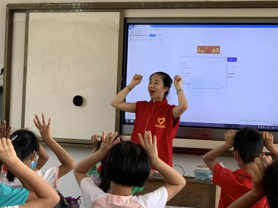 青春扶贫 温暖童心——团玉州区委开展“决胜全面小康，做合格接班人”庆祝六一儿童节活动