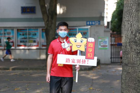 广西工业职业技术学院团、学学生干部积极参与校园疫情防控志愿服务工作