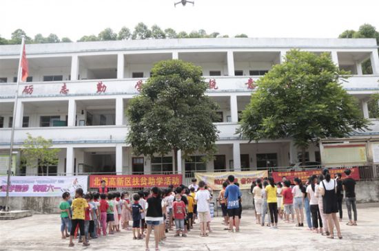 团市委携手高新区团工委、银河产业城开展“助力梦想·音你而来”——北海市2020年走进曲樟井山小学关爱困境儿童志愿服务活动