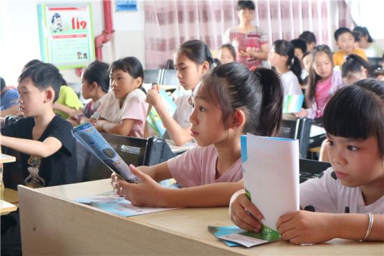 “无悔青春、拒绝毒品”——团柳江区委禁毒安全暨自护教育进校园活动