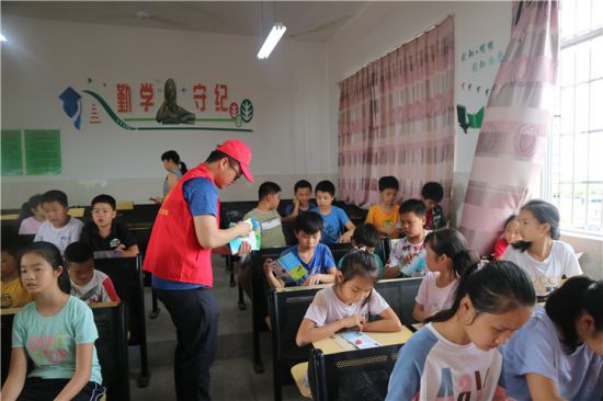 “无悔青春、拒绝毒品”——团柳江区委禁毒安全暨自护教育进校园活动