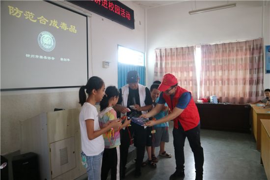 “无悔青春、拒绝毒品”——团柳江区委禁毒安全暨自护教育进校园活动