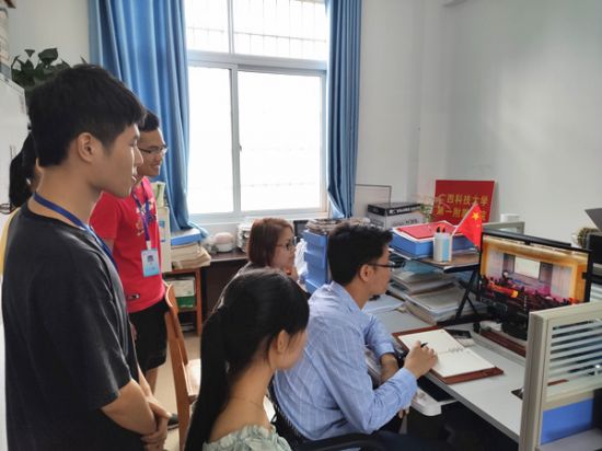 致敬抗疫英雄：广西科技大学一附院开展学习梁小霞同志先进事迹专题学习会