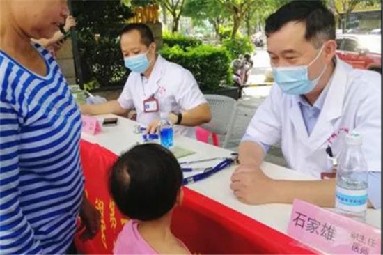 为儿童健康撑起一片蓝天 --广西科技大学第一附属医院儿科青年文明号走进社区义诊