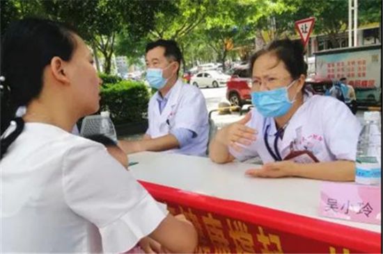 为儿童健康撑起一片蓝天 --广西科技大学第一附属医院儿科青年文明号走进社区义诊