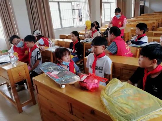 兴业县小平山镇团委深入开展助力脱贫攻坚 “五个一”活动