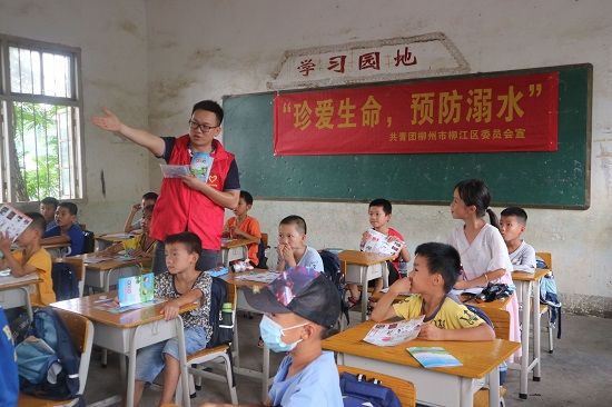 “珍爱生命，谨防溺水”——团柳江区委开展防溺水安全教育进校园活动