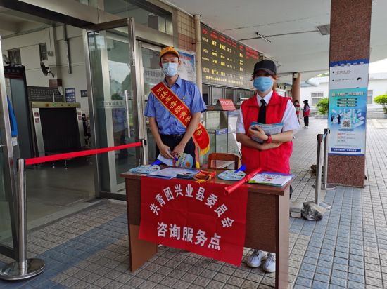 禁毒宣传进车站 筑牢全民“防毒墙”