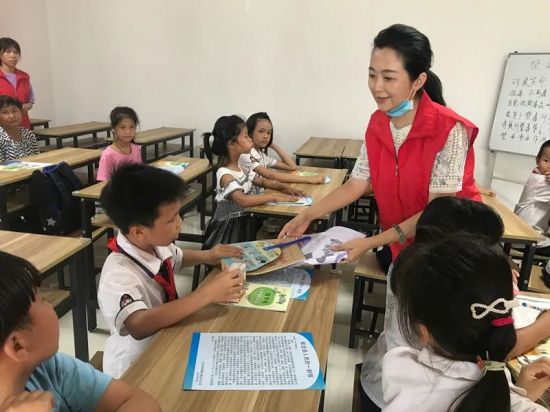 禁毒宣传走进兴业县易地扶贫搬迁安置点，这堂课“干货”满满！