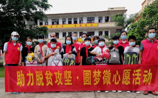 兴业县小平山镇团委深入开展助力脱贫攻坚 “五个一”活动