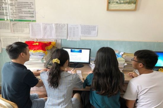 广西师范大学研究生支教团学习习总书记给复旦大学青年师生党员回信