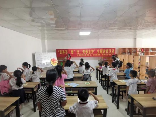 禁毒宣传走进兴业县易地扶贫搬迁安置点，这堂课“干货”满满！