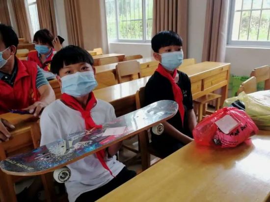 兴业县小平山镇团委深入开展助力脱贫攻坚 “五个一”活动