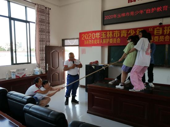 团兴业县委：“防溺水”应急演练，筑牢青少年安全防线