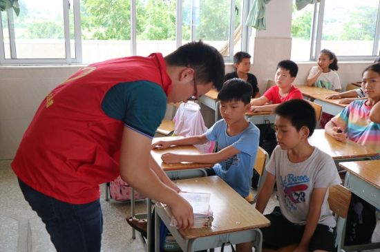 青春自护·暑期安全|团柳江区委走进琼林小学开展自护教育宣传活动，这堂课“干货”满满！