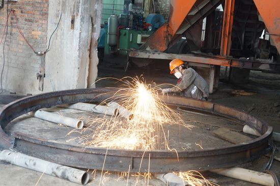 华锡矿业铜坑矿业分公司青年员工奋战年中检修