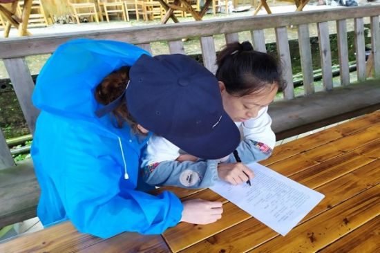 广西师范大学学子入村调研，助力民族特色产业发展