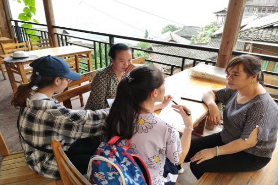 广西师范大学学子入村调研，助力民族特色产业发展