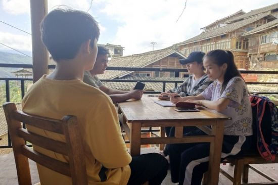 广西师范大学学子入村调研，助力民族特色产业发展