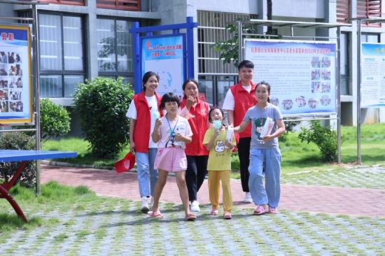 团柳江区委 | 爱心家教入社区，情暖童心伴成长